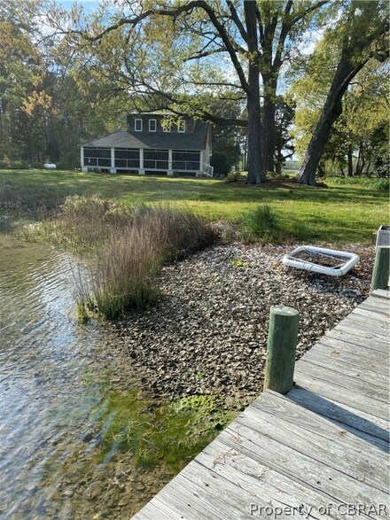 464 Myrtle Grove Ln, Bohannon, VA 23021