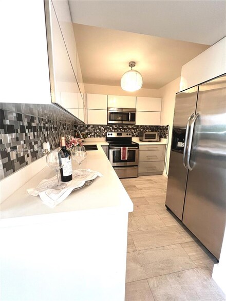 3625 N Country Club Dr Unit 404, Aventura, FL 33180