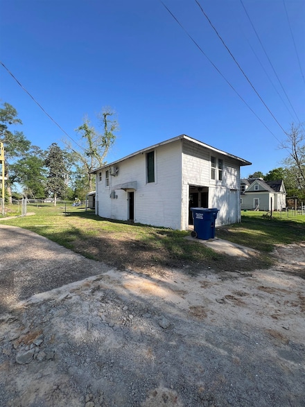 305 W Main St, Kirbyville, TX 75956