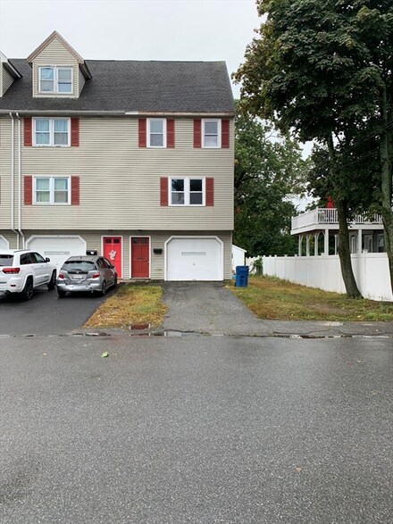 111 Cambridge St Unit D, Lawrence, MA 01843