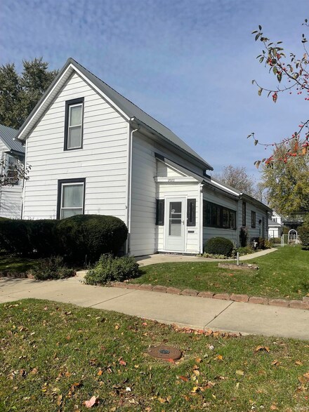 2022 E Market St, Logansport, IN 46947