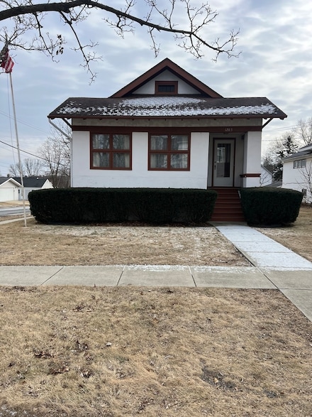 1203 W Pleasant St, Freeport, IL 61032