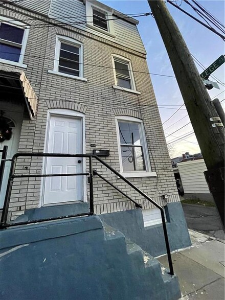424 W Whitehall St, Allentown, PA 18102