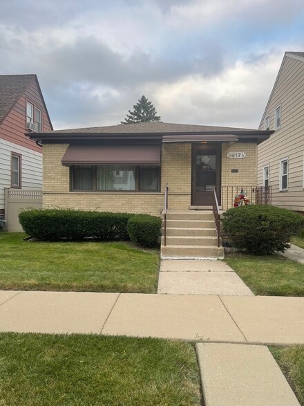 9617 S Albany Ave, Evergreen Park, IL 60805
