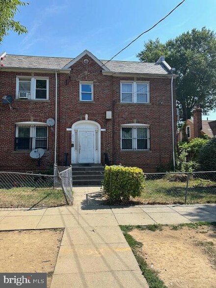 446 Mellon St SE, Washington, DC 20032