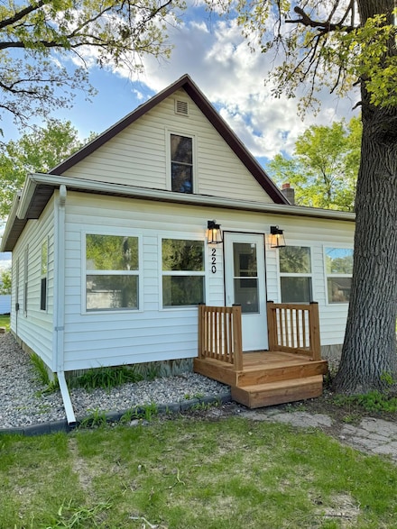 220 Minnesota St, Plummer, MN 56748