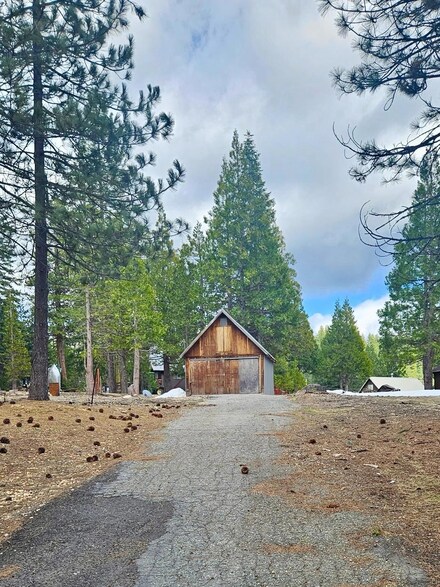 1825 Aristocracy Dr, Strawberry Valley, CA 95981