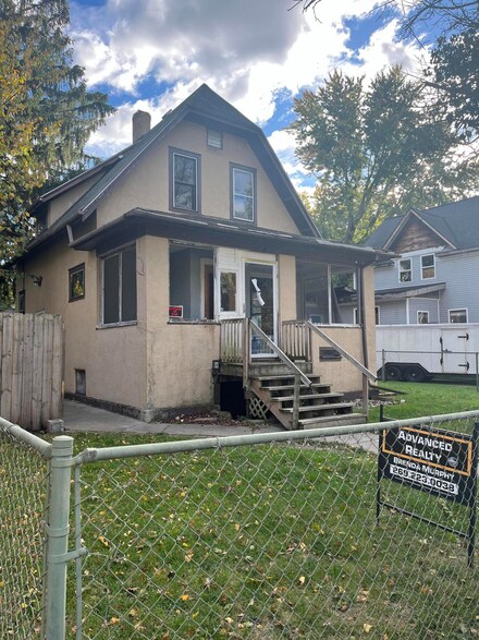 1012 Lane Blvd, Kalamazoo, MI 49001