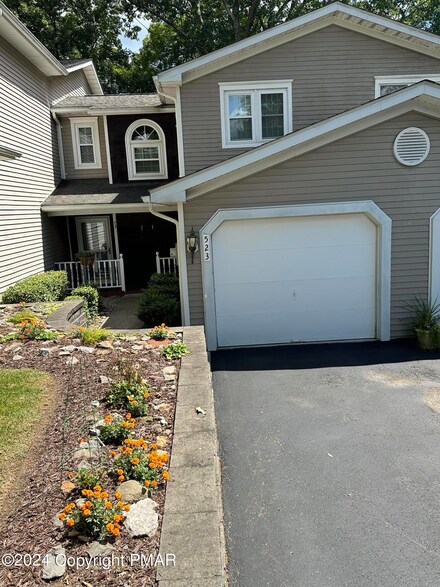 523 Emerald Ct, East Stroudsburg, PA 18301
