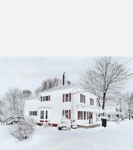 11 School St, Lisbon, ME 04252