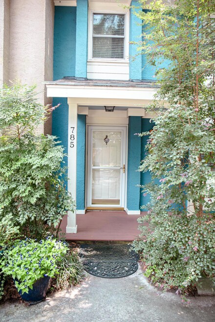785 Center St, Mount Pleasant, SC 29464