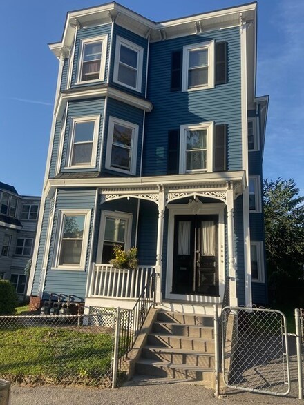 45 Fox St, Worcester, MA 01604