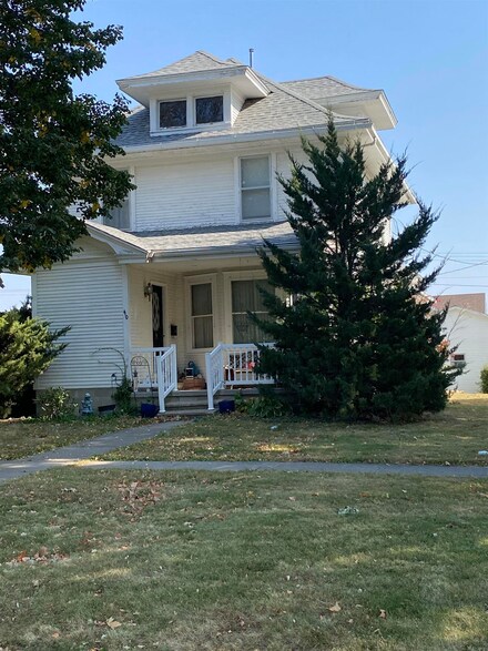 410 Crirsman St, Dysart, IA 52224