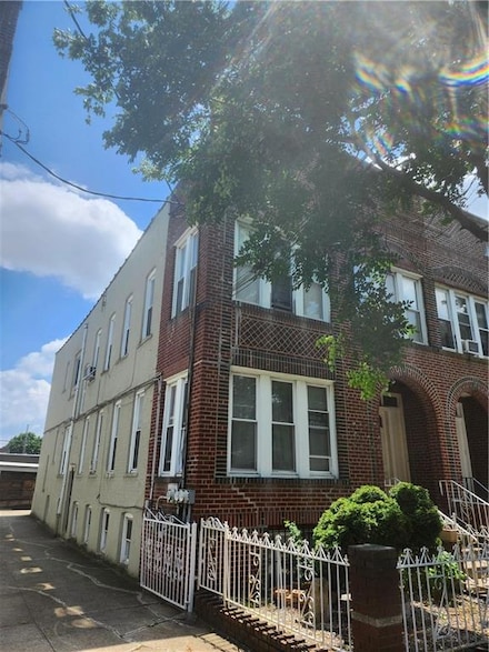 317 E 49th St Unit 2, Brooklyn, NY 11203