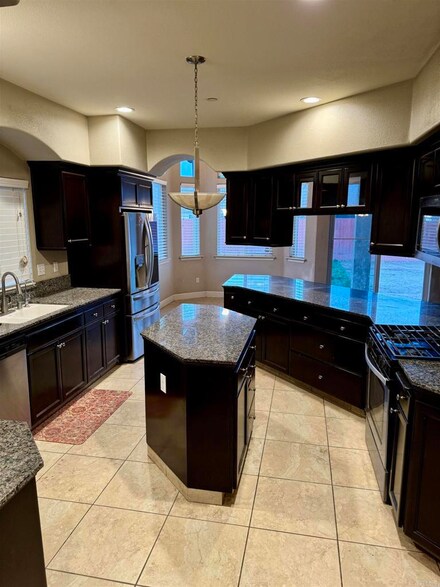 607 Westminster Way, Los Banos, CA 93635