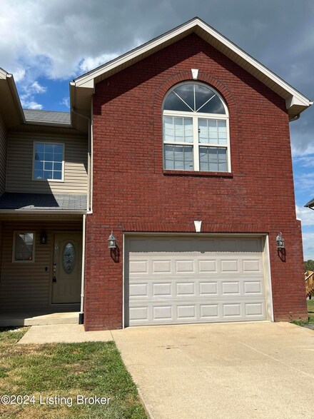 151 Twin Lakes Dr, Vine Grove, KY 40175