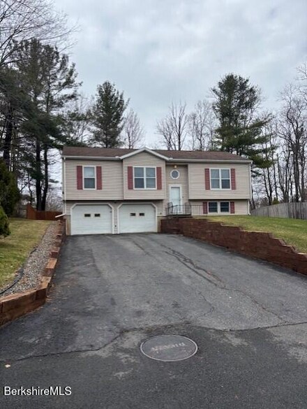 5 Donovan St, Pittsfield, MA 01201