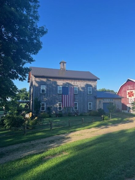 33511 Old Mill Dr, Lone Rock, WI 53556