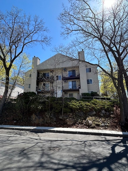 210 Smith St Unit 9, Lowell, MA 01851