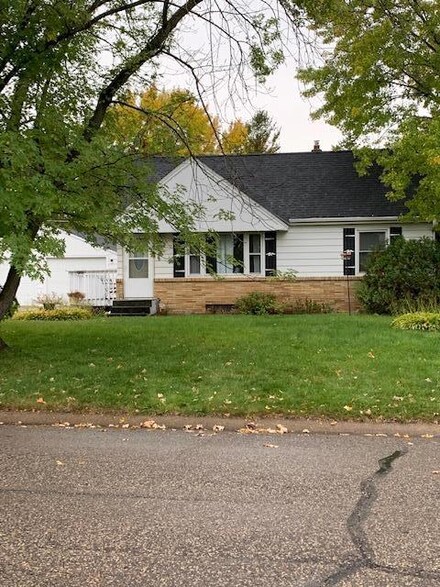 9056 7th St NE, Minneapolis, MN 55434