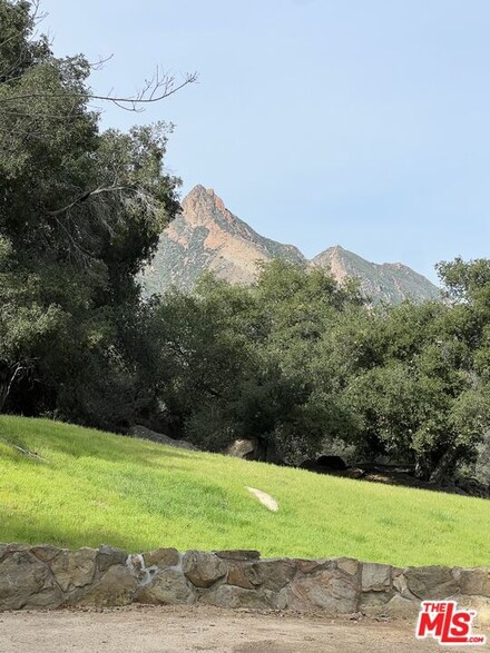 25834 Piuma Rd, Calabasas, CA 91302