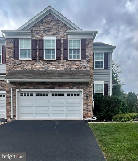 171 Fairfield Cir N, Royersford, PA 19468