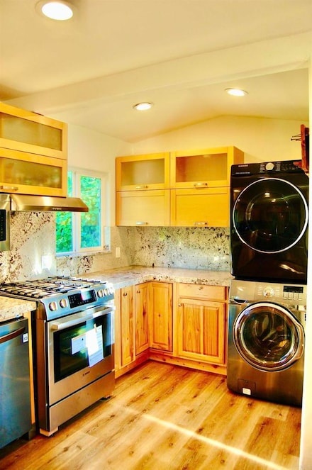 736 Mar Vista Dr, Vista, CA 92081