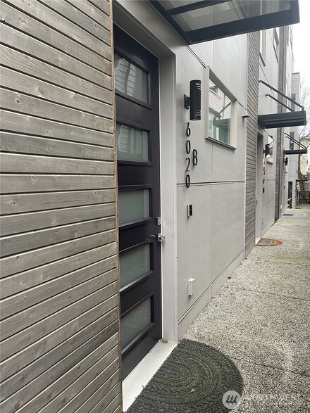 6020 California Ave SW Unit B, Seattle, WA 98136