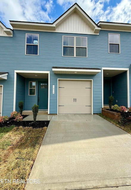 1806 Bennett Village Dr, Maryville, TN 37804