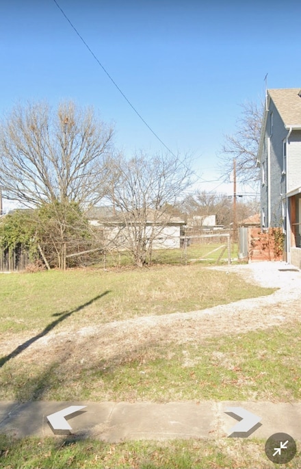 2723 W 12th St, Dallas, TX 75211