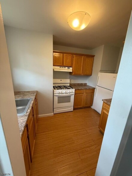160 Gordonjhurst Unit J2, Montclair Twp., NJ 07043