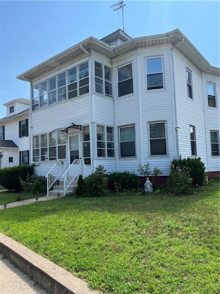 286 Smithfield Ave, Pawtucket, RI 02860