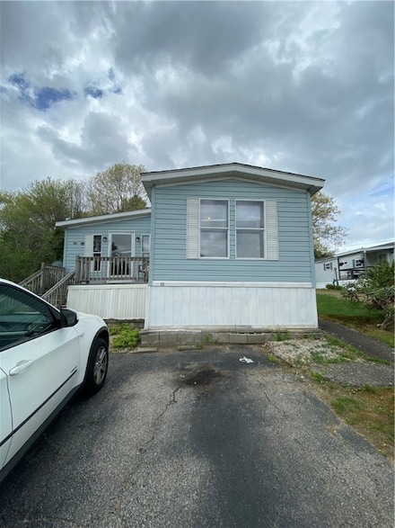 22 Greenwich W, West Greenwich, RI 02817