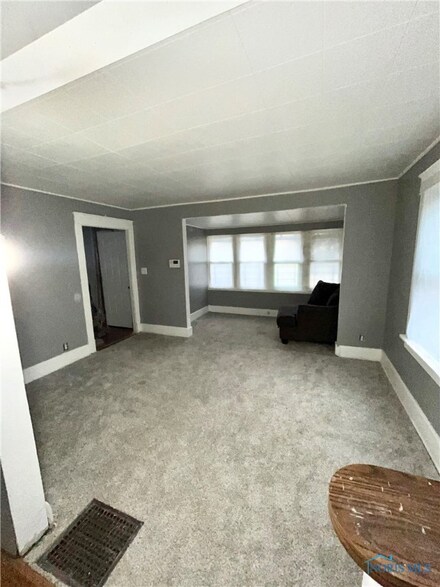 2211 Sanford St, Toledo, OH 43606