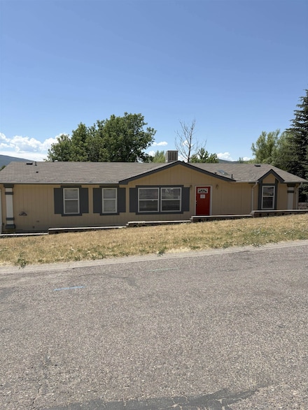 1082 Pinyon St, Meeker, CO 81641