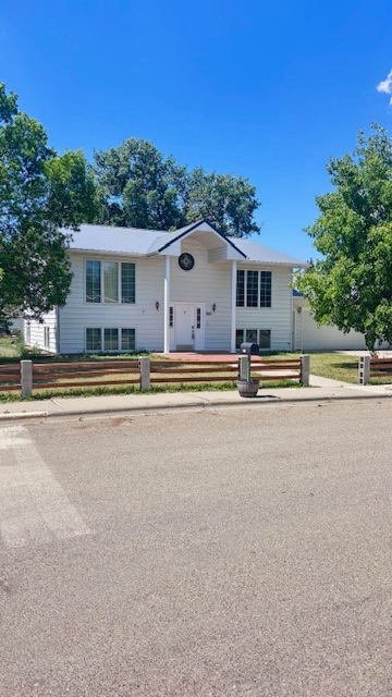 901 N Teton Ave, Shelby, MT 59474