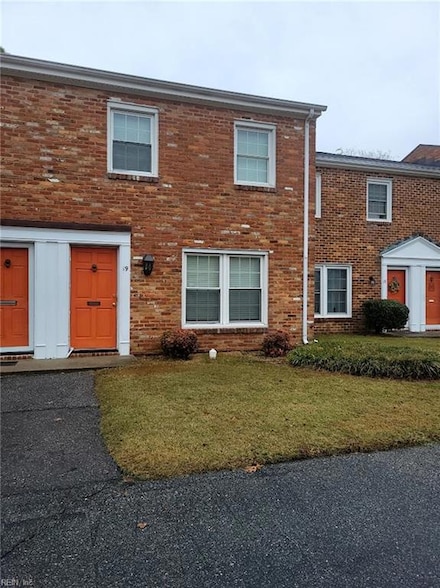 19 Towne Square Dr, Newport News, VA 23607