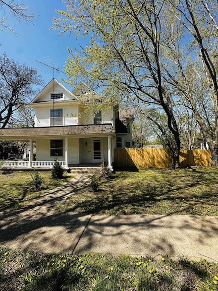 421 College St, Winfield, KS 67156