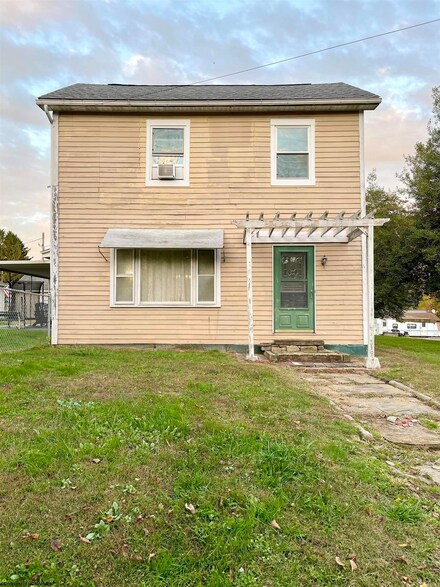 15 Cross Ln, Clarksburg, WV 26301
