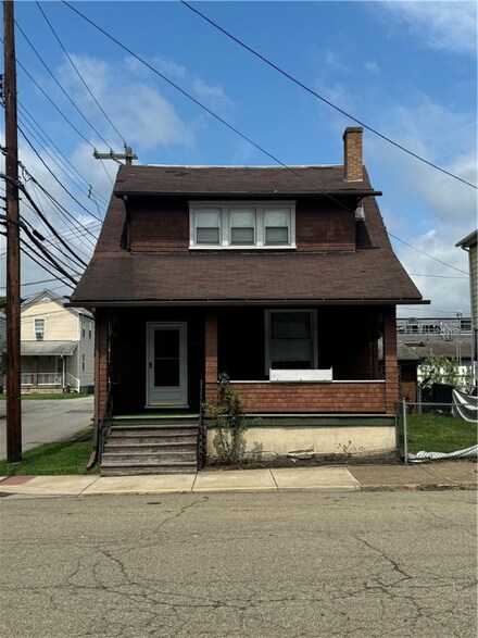 401 6th St, New Brighton, PA 15066