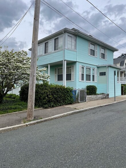 12 Winthrop St, Winthrop, MA 02152