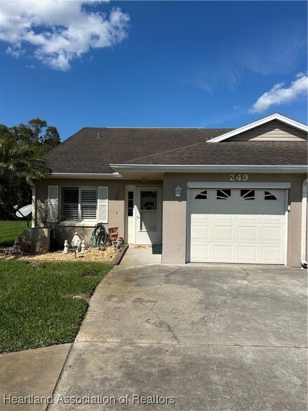249 Country Club Dr, Lake Placid, FL 33852