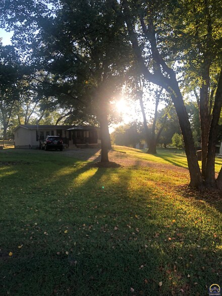 436 Isacks St, Lecompton, KS 66050