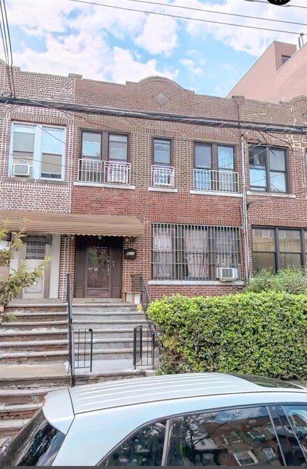 832 49th St, Brooklyn, NY 11220