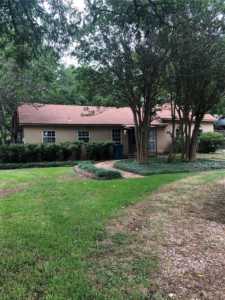 704 W Grove St, Kaufman, TX 75142