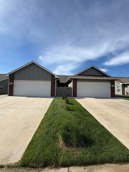 2617 W 55th St N, Wichita, KS 67204
