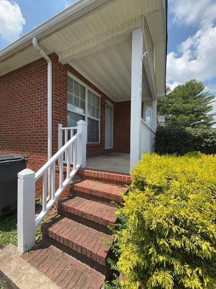 304 Oriole Dr, McMinnville, TN 37110