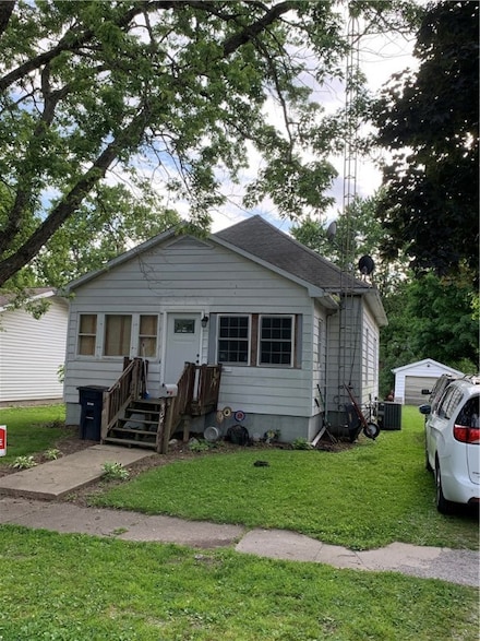 504 Sanford Ave, Nokomis, IL 62075