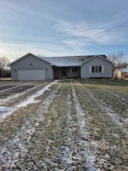 410 Huseth St, Kenyon, MN 55946