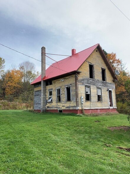 608 Lost Nation Rd, Groveton, NH 03582